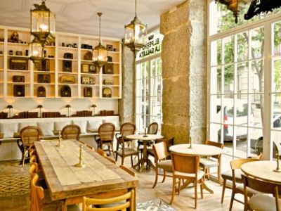 El Perro y La Galleta is a delightful spot in Madrid that combines a warm atmosphere with delicious artisanal cookies. Known for its unique treats and stylish decor, it's perfect for a casual snack or coffee break. Whether you're a cookie enthusiast or just seeking a cozy place to unwind, this cafe should definitely be on your list.
