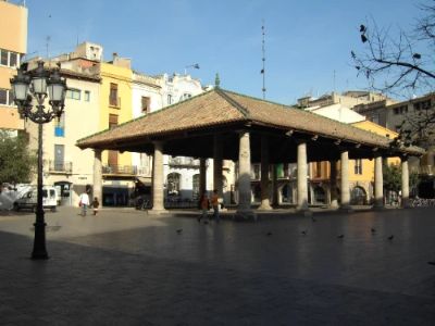 La Porxada is a remarkable architectural monument in Granollers, showcasing beautiful Catalan design. This historical site, featuring impressive arches and a unique structure, serves as a wonderful backdrop for photos and relaxation. Visitors often enjoy the lively atmosphere of the surrounding plaza, perfect for soaking in local culture.