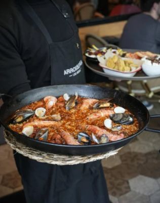 Restaurant Arrosseria las Arenas is a culinary hotspot in Barcelona, renowned for its authentic paella dishes. Nestled by the waterfront, it offers stunning views and a lively ambiance that enhances every meal. Each dish is crafted with fresh ingredients, ensuring a memorable dining experience that celebrates traditional Spanish flavors.