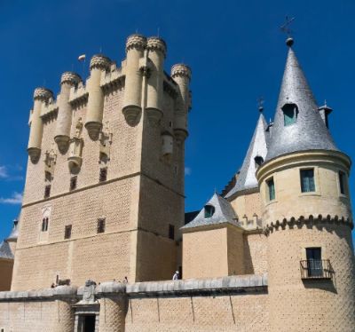 The Torre de Juan II del Alcázar is a must-visit for history enthusiasts and photographers alike. This towering structure offers insight into Segovia's rich past and stunning panoramic views of the surrounding landscape. As you ascend, the experience of tracing the footsteps of royalty makes for an unforgettable adventure!
