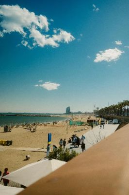 Barceloneta Beach is the perfect blend of sun, sand, and the buzz of local culture. Stroll along the promenade, sip on refreshing drinks from beach bars, or try delicious seafood at nearby restaurants. Ideal for sunbathing, people-watching, and engaging in water sports, it's a must-visit spot to unwind in Barcelona.
