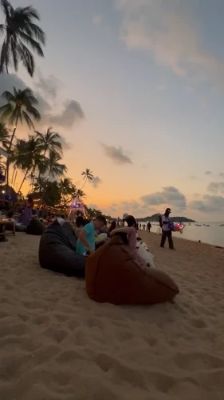 Coco Tam’s Restaurant offers an unforgettable dining experience right on the beach in Ko Samui. The atmosphere is perfect for enjoying fresh seafood and classic Thai dishes with stunning sunset views. Guests rave about the exceptional service and lively ambiance, making it a must-visit spot for both relaxation and culinary delights.