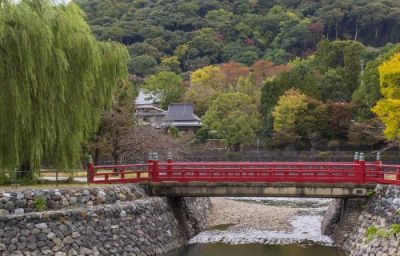 Tachibana Island, located in Uji, is a hidden gem offering stunning panoramic views of the surrounding landscapes. Ideal for nature lovers, it's perfect for a leisurely stroll or a peaceful picnic. You’ll be enchanted by the serene ambiance, making it an excellent spot to unwind while soaking in the beauty of Japanese nature.