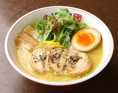 Ramen Miyako is a hidden gem in the heart of Gion, where you can savor Kyoto's unique ramen dishes. The cozy ambiance enhances the flavorful experience of their rich broth and handmade noodles. Perfect for a quick meal after exploring the historic streets of Gion—definitely a must-visit for ramen lovers!