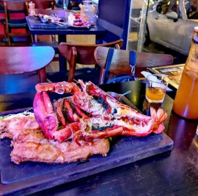 JUST‘er Bar and Restaurant offers a unique culinary journey in the heart of Kowloon. With its inviting atmosphere and friendly staff, you can enjoy a delightful mix of local dishes and international favorites. It's perfect for unwinding after a day of exploring Tsim Sha Tsui.