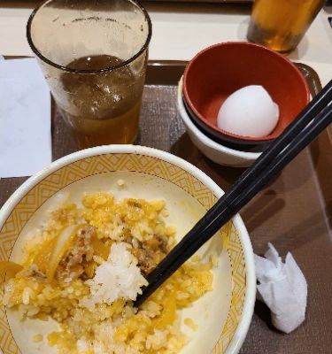 Sukiya Sakaisuji Hommachi is a fantastic spot for gyudon lovers. The setting is cozy, and the service is impressively fast. You can customize your bowl with various toppings, making each dining experience unique. Many locals and travelers praise its affordability and flavor, perfect for a tasty meal on the go.