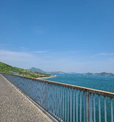 The Tatara Bridge, a stunning suspension bridge in Onomichi, connects the islands of Shimanami Kaido with breathtaking views of the Seto Inland Sea. From its pedestrian paths, you can enjoy panoramic vistas that change with the seasons. It’s a must-visit for anyone looking to appreciate Japan's natural beauty and architectural wonders.