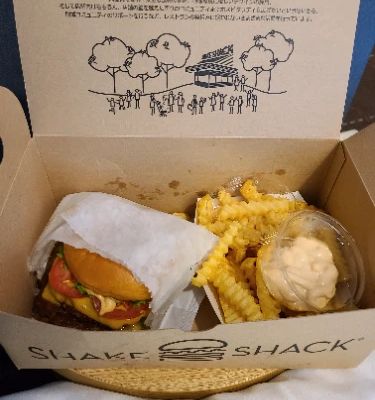 Shake Shack Kyoto Shijo Karasuma offers a delightful experience for burger lovers. Situated in a bustling part of Kyoto, it combines classic American flavors with a cozy, modern ambiance. Enjoy their iconic ShackBurger and crinkle-cut fries while soaking in the lively environment that attracts locals and tourists alike.