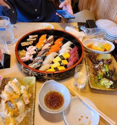 If you're in Nagoya, you must try や台ずし 栄生駅前町 for an authentic sushi experience. The restaurant serves a variety of fresh, beautifully presented sushi that will tantalize your taste buds. With a cozy atmosphere and friendly staff, it's a perfect spot to relax after exploring the city.