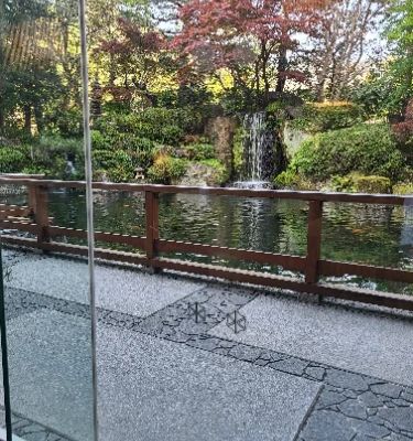 Suimeikan is a beautiful ryokan located in Gero, Japan, known for its amazing hot spring baths with picturesque views. Guests rave about the authentic Japanese hospitality and sumptuous kaiseki meals. It’s the perfect spot to unwind and indulge in serene nature and relaxing traditions. Highly recommended for both couples and families!