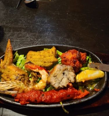 If you're in Gero, don't miss オム ガネーシャ! This delightful Indian restaurant offers a range of mouthwatering dishes that are both rich in flavor and beautifully presented. The ambiance is cozy, making it a perfect spot for a relaxing meal after a day of sightseeing. Their lunchtime curry specials are popular, and the naan is a must-try!