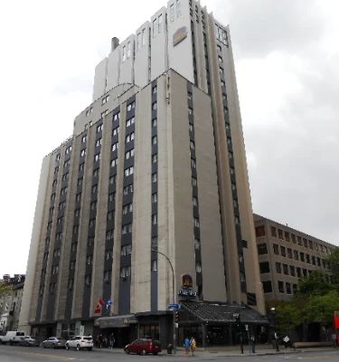Best Western Ville-Marie Montreal Hotel & Suites offers a blend of modern comfort and classic charm, right in downtown Montreal. With spacious rooms and a rooftop terrace offering stunning city views, it's ideal for both relaxation and exploration. Plus, its proximity to shopping and dining makes it a convenient base for your adventures.